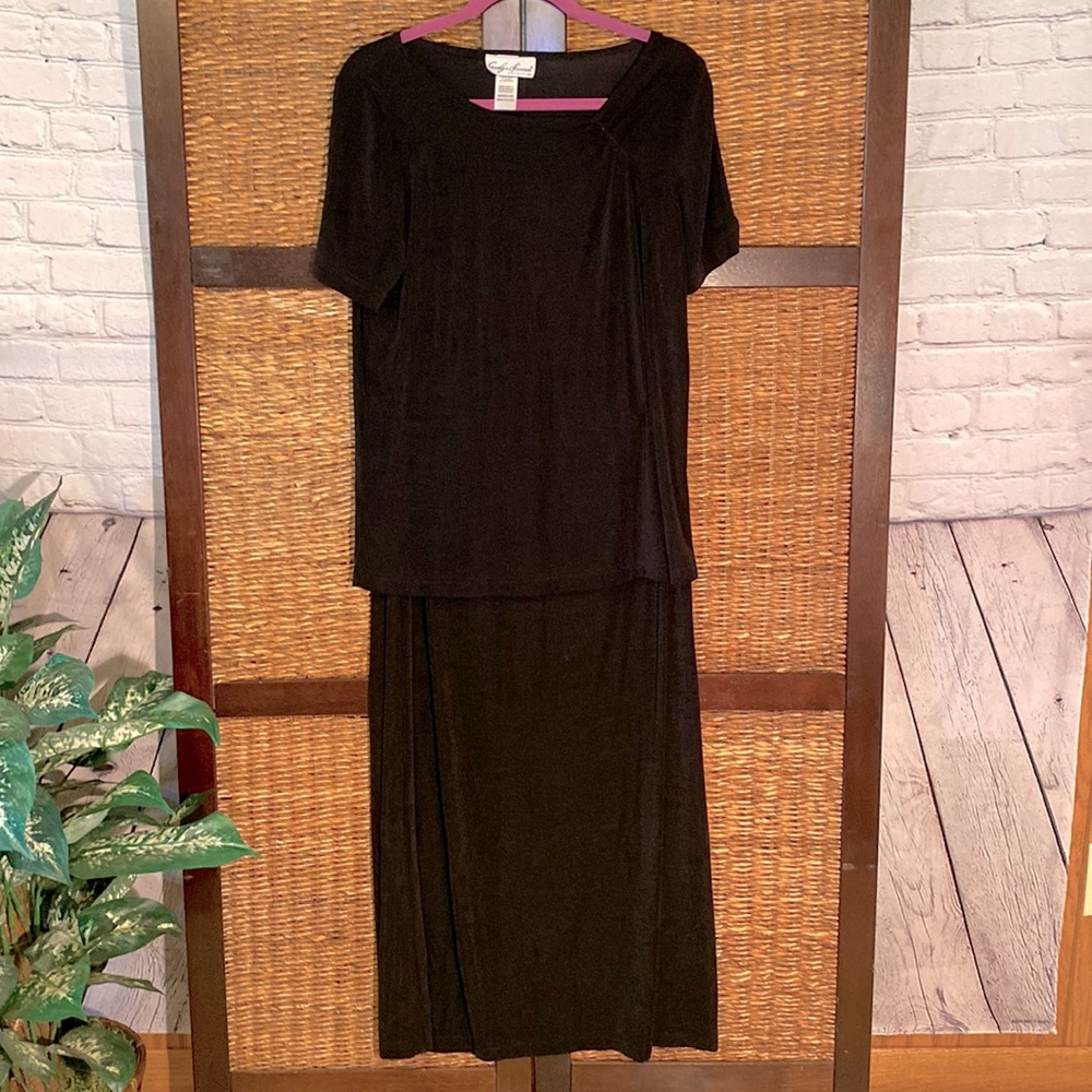 Carolyn Strauss 2 piece skirt/top set black. Too large and skirt medium